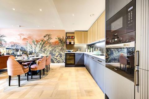 undefined, London Dock, Wapping E1W