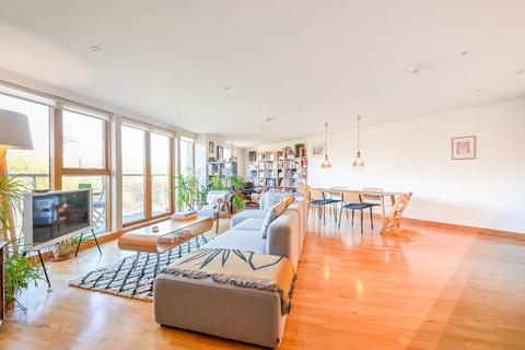 2 bedroom flat to rent, 419 Wick Lane, London E3