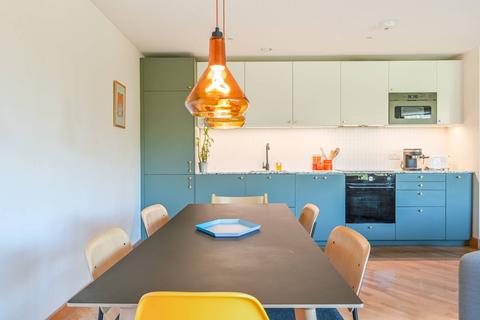 2 bedroom flat to rent, 419 Wick Lane, London E3