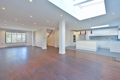 Bowness Crescent, Kingston, London, SW15