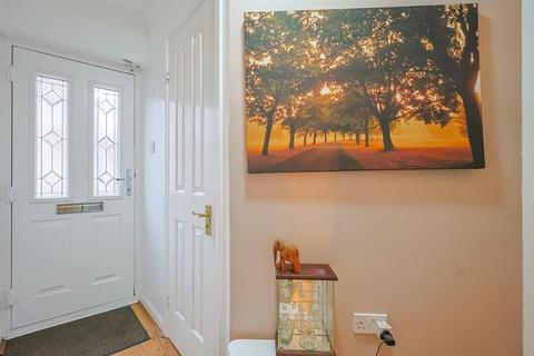 3 bedroom semi-detached house for sale, Swallow Close, Rayleigh SS6