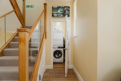 undefined, Redwood Drive, Epsom