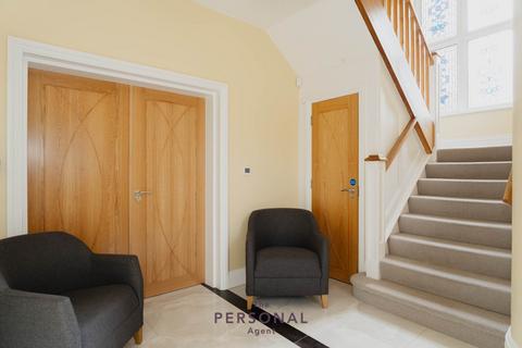 Studio to rent, Redwood Drive, Epsom