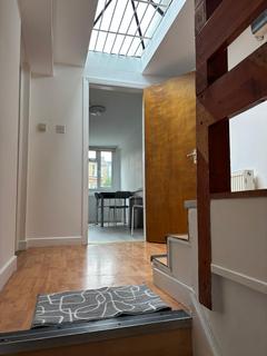 2 bedroom flat to rent, Pemberton Road, Haringey, N4