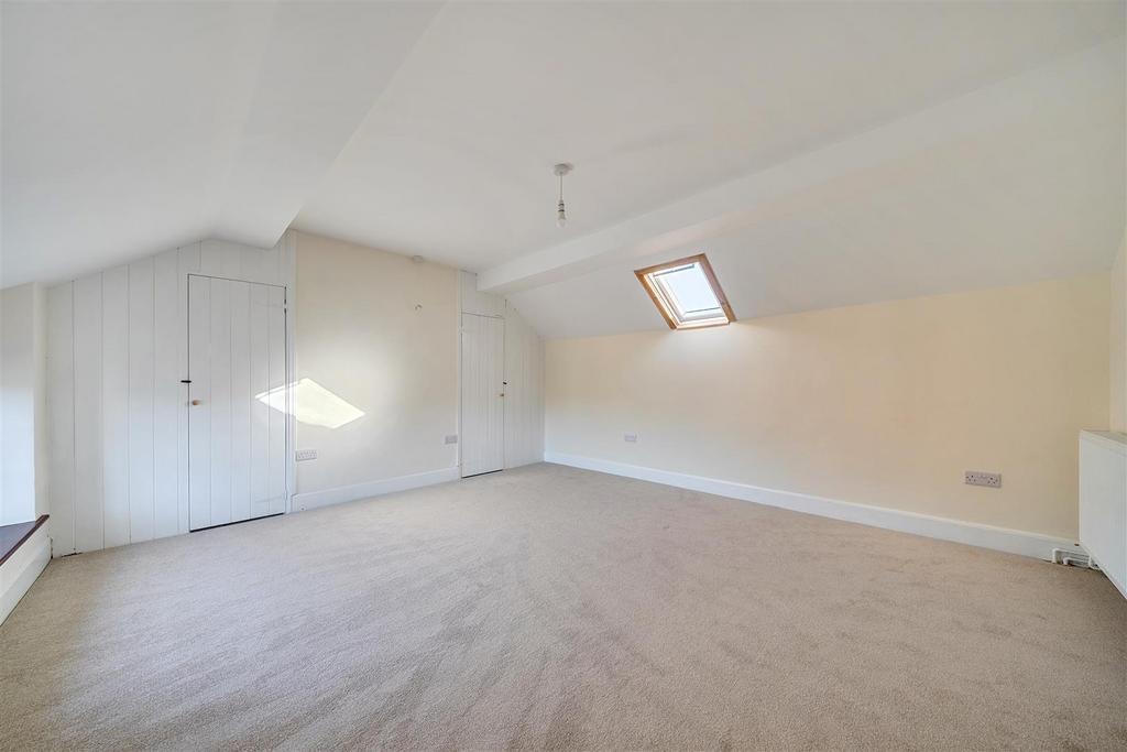 Bed 3 wardrobes.jpg