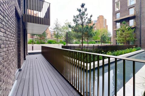 2 bedroom flat to rent, Boxwood Gardens, London, E1W.