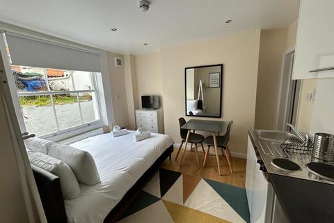 1 bedroom flat to rent, Belsize Road, London