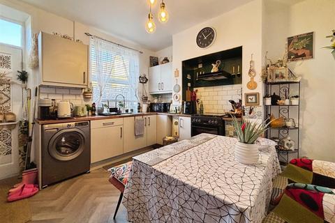 undefined, Mount Terrace, Bradford BD2