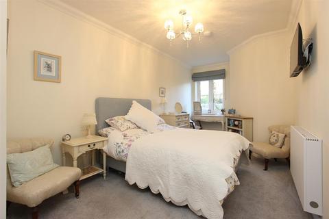 1 bedroom retirement property for sale, Great Tattenhams, Epsom