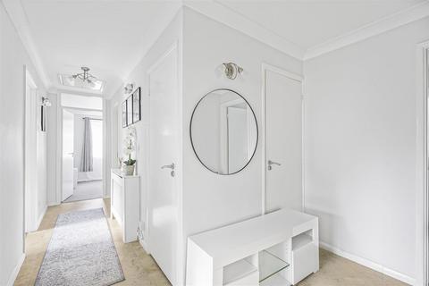 2 bedroom flat to rent, Maria Court