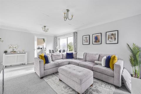 2 bedroom flat to rent, Maria Court