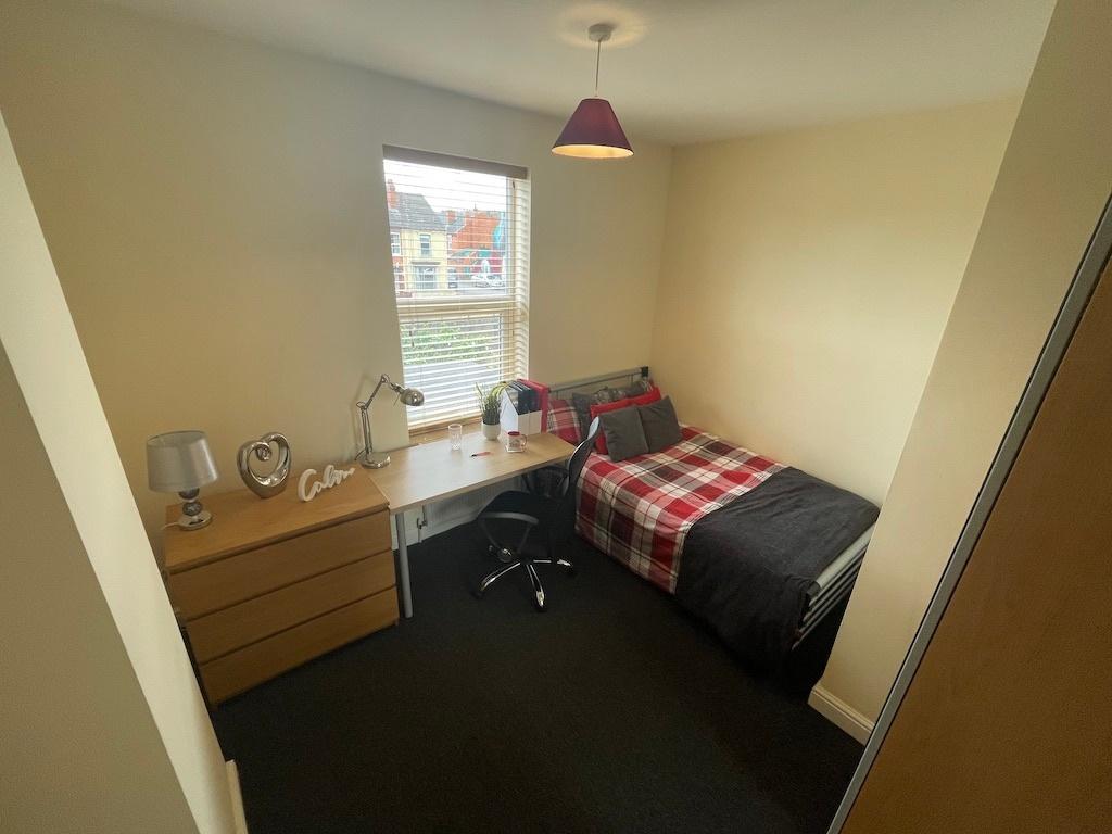 Bright, neatly presented single bedroom with a ...