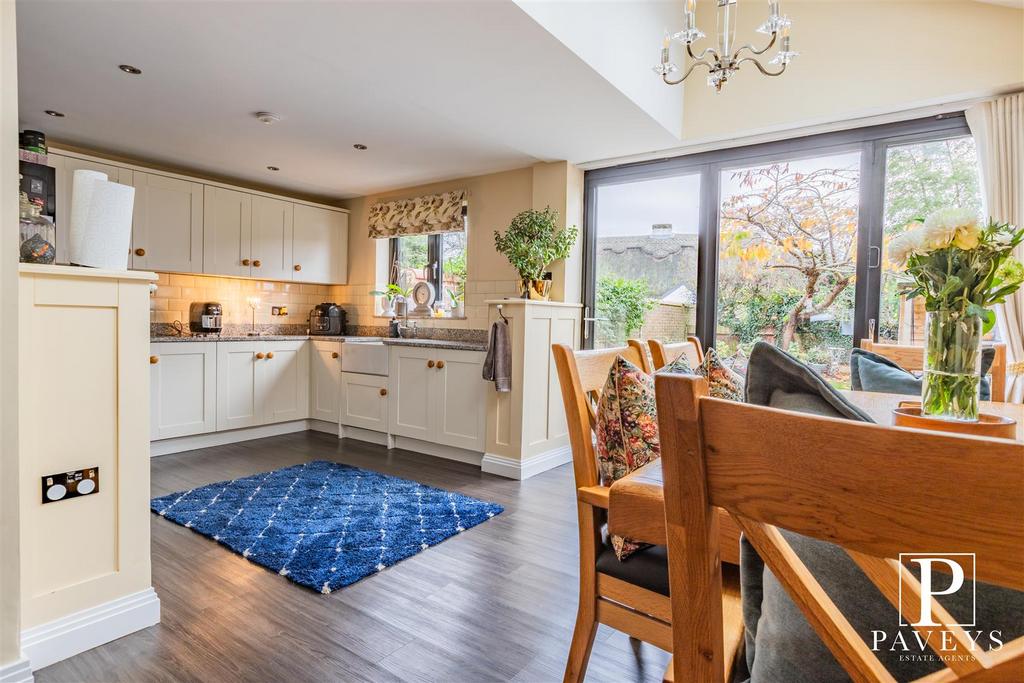 Kitchen dining room
