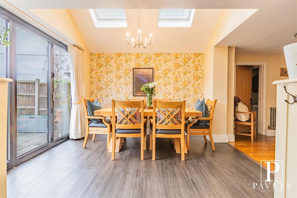 Kitchen dining room