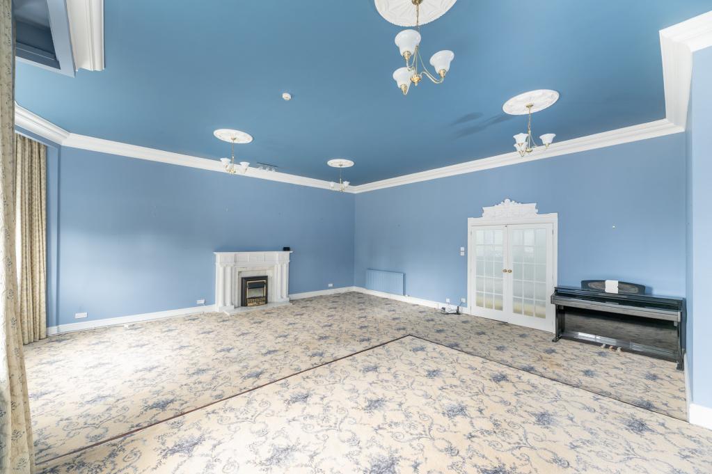 Lounge Dining Area