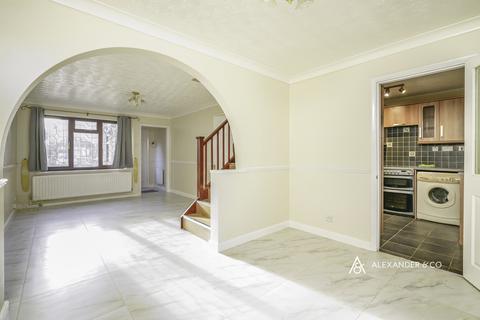 4 bedroom detached house to rent, Chestnut End, Oxfordshire OX26