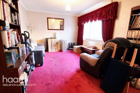 3 bedroom terraced house for sale, St Audreys Close, Hatfield