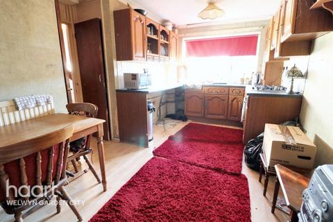 3 bedroom terraced house for sale, St Audreys Close, Hatfield