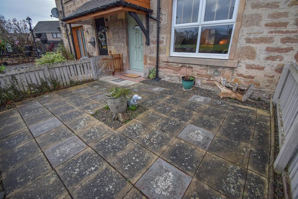 FRONT GARDEN-2.jpg