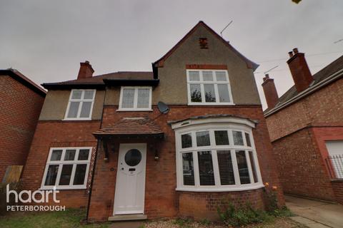 4 bedroom detached house to rent, Alexandra Road, PETERBOROUGH