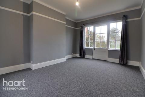 4 bedroom detached house to rent, Alexandra Road, PETERBOROUGH