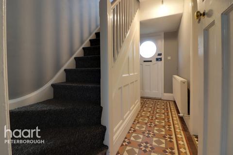 4 bedroom detached house to rent, Alexandra Road, PETERBOROUGH