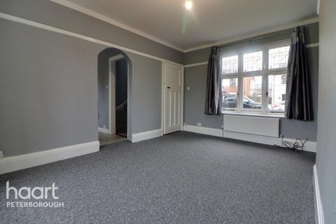 4 bedroom detached house to rent, Alexandra Road, PETERBOROUGH