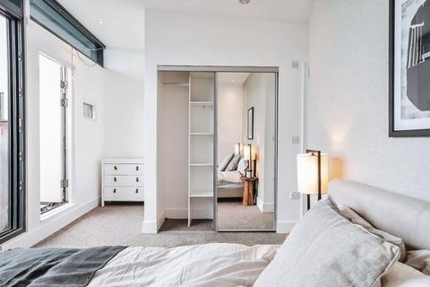 3 bedroom flat to rent, Crispin Lofts, New York Road, Leeds, West Yorkshire, LS2