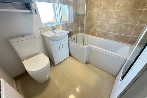 3 bedroom terraced house for sale, Wilsden Avenue, Luton