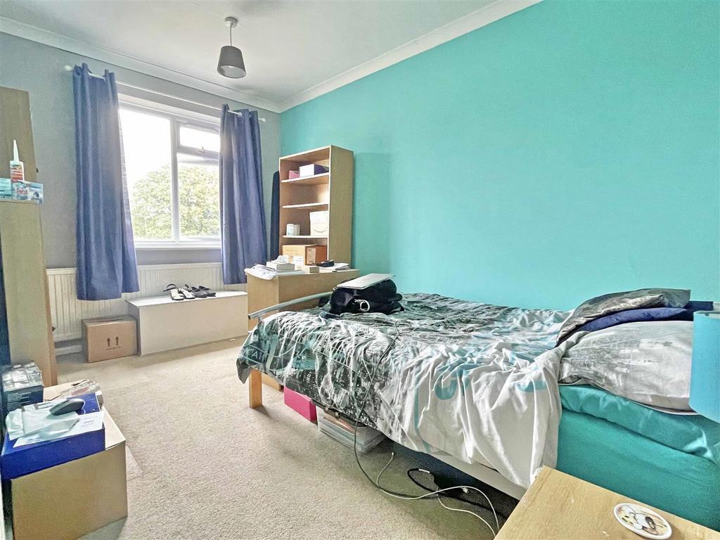 Bed2.jpg