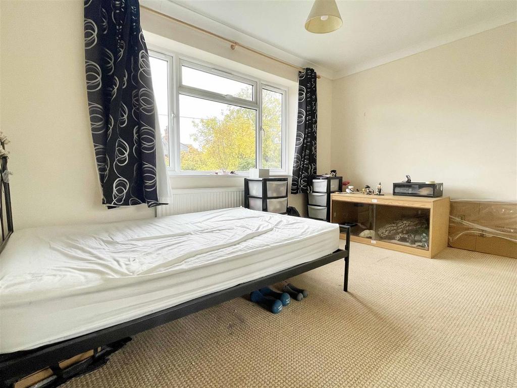 Bed1a.jpg