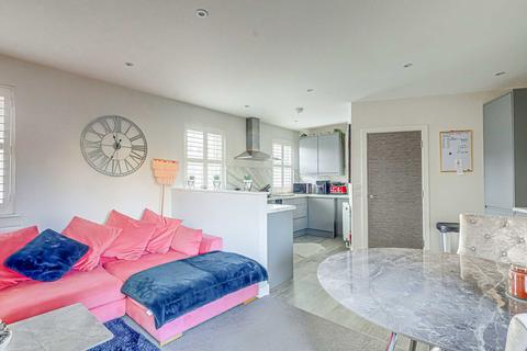 2 bedroom apartment for sale, East Street, Rochford, SS4