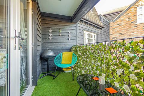 2 bedroom apartment for sale, East Street, Rochford, SS4