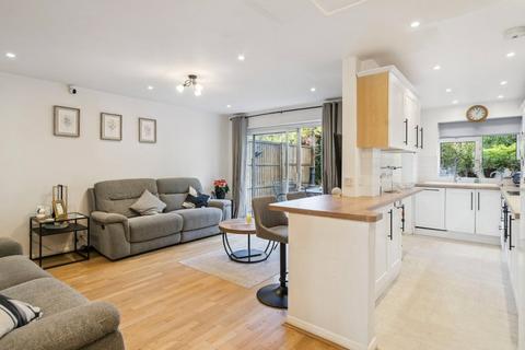 undefined, Mead Close, Buckinghamshire SL7