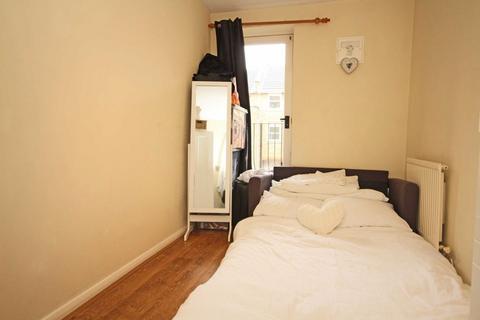 2 bedroom flat to rent, Cedar Terrace, Richmond TW9