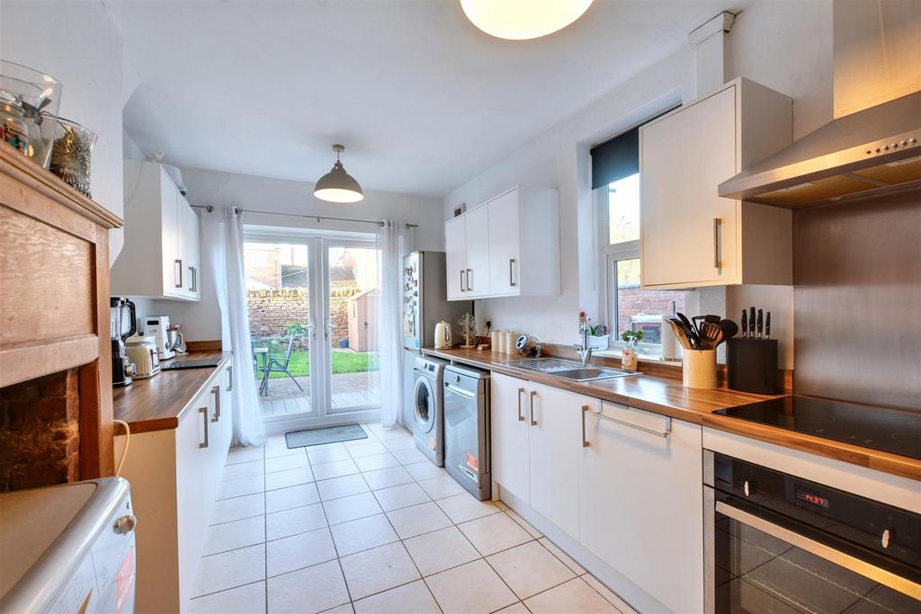 Kitchen 1.jpeg