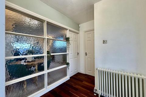 3 bedroom detached house for sale, Dartmouth Avenue, Almondury, Huddersfield, HD5 8UR