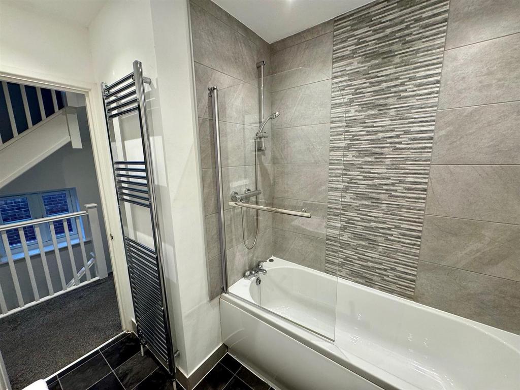 6a bathroom 2.jpg