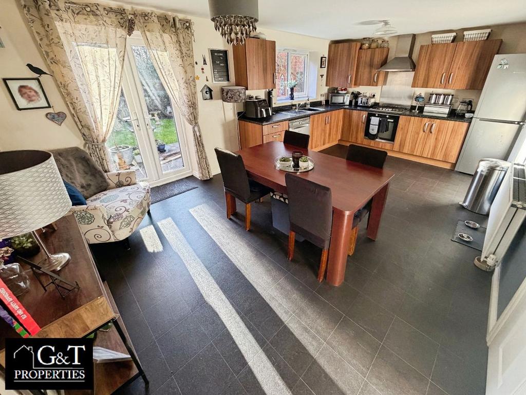 Open plan kitchen/diner