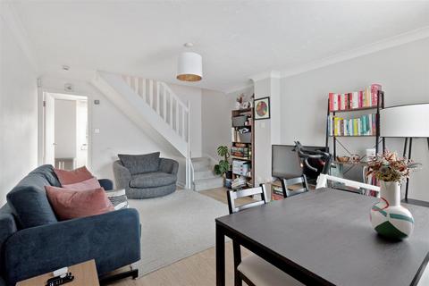 undefined, Connaught Gardens, Morden SM4