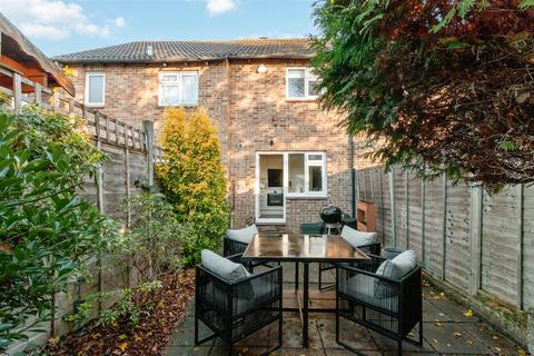 undefined, Connaught Gardens, Morden SM4