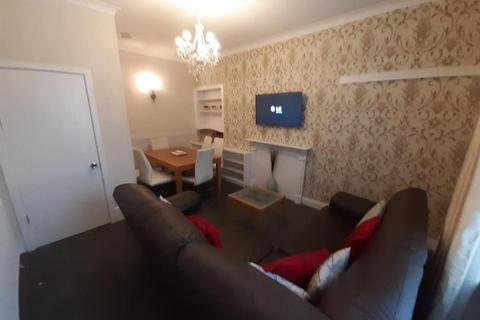 4 bedroom semi-detached house to rent, High Street, Tillicoultry, Clackmannanshire, FK13