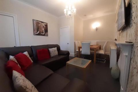 4 bedroom semi-detached house to rent, High Street, Tillicoultry, Clackmannanshire, FK13