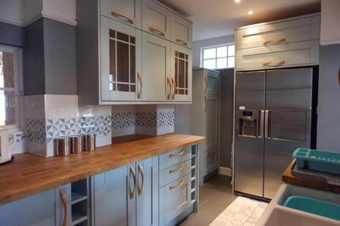 3 bedroom semi-detached house to rent, High Street, Tillicoultry, Clackmannanshire, FK13