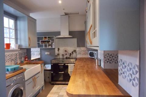 3 bedroom semi-detached house to rent, High Street, Tillicoultry, Clackmannanshire, FK13