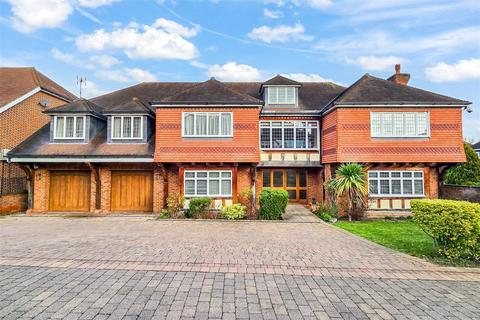 6 bedroom detached house to rent, Briarswood, Goffs Oak,