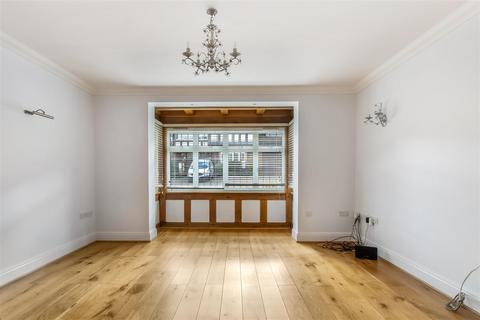6 bedroom detached house to rent, Briarswood, Goffs Oak,