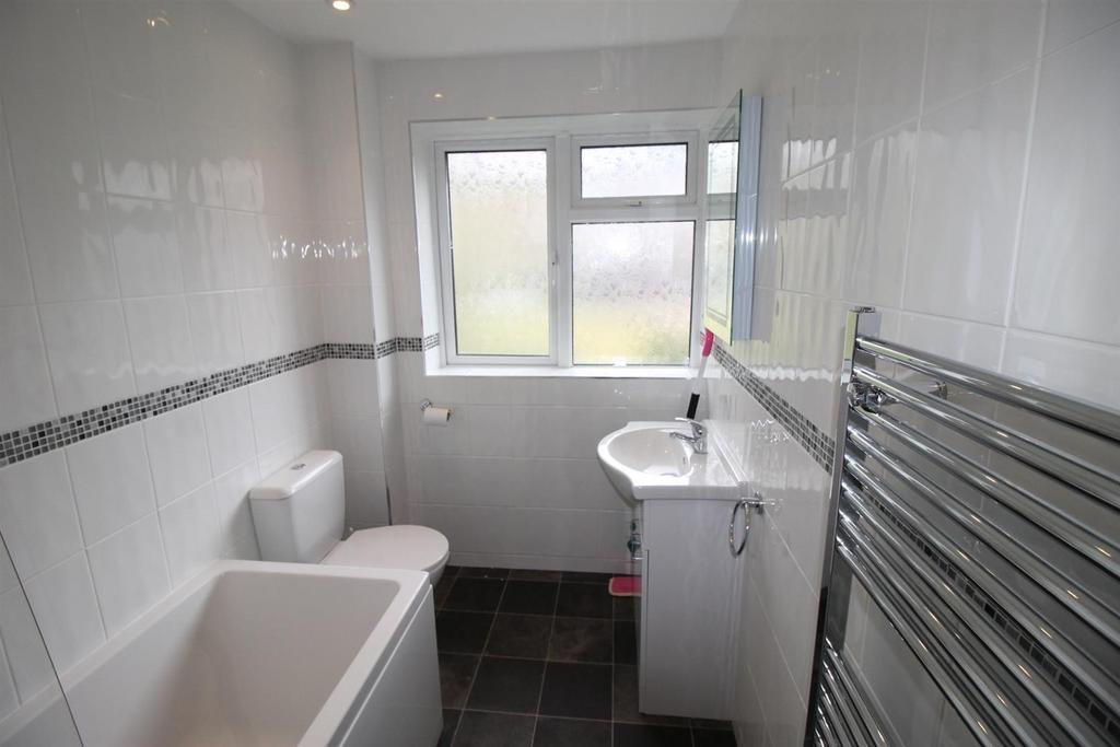 Bathroom pt2.jpg