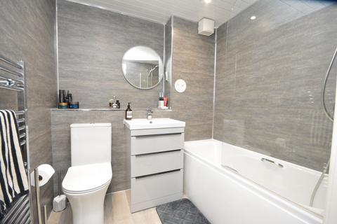 2 bedroom flat for sale, Crookston Court, Larbert, FK5