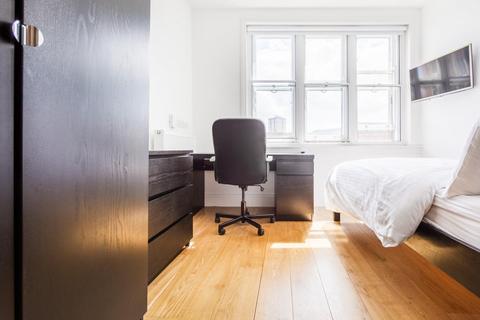 Studio to rent, The Bruce Building, City Centre
